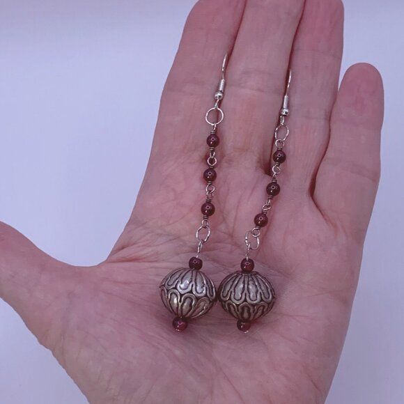 Long Dangle Handmade Pierced Earrings Boho Metal Garnet Color Beads LA102 - Picture 2 of 2
